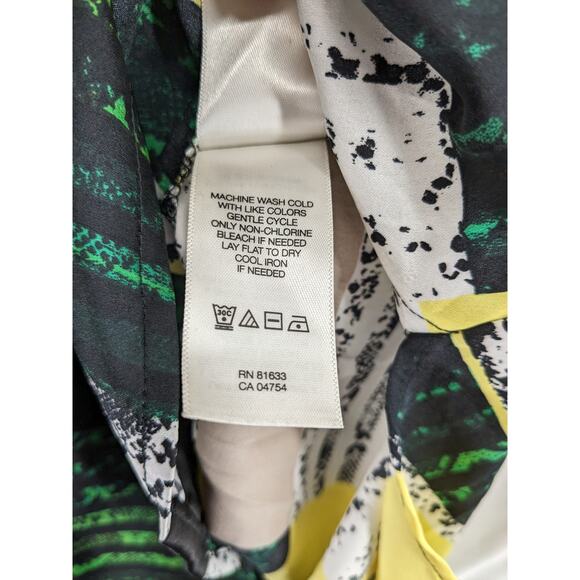 Kenneth Cole Satin Blouse M‎ Yellow Green Abstract V Neck Sleeveless Hi Low Hem - Picture 5 of 9